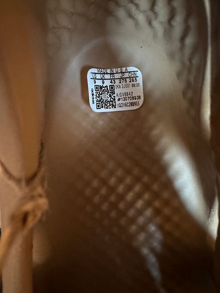 Yeezy Foam RNNR Clay Taupe US 9 | EU 43 in Augsburg