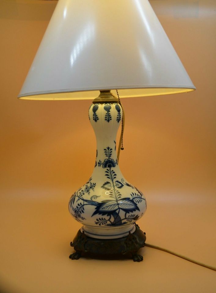 Meissen Porzellan - Lampe, Zwiebelmuster, um 1900, Antik in  Schleswig-Holstein - Reinbek | Kunst und Antiquitäten gebraucht kaufen |  eBay Kleinanzeigen ist jetzt Kleinanzeigen