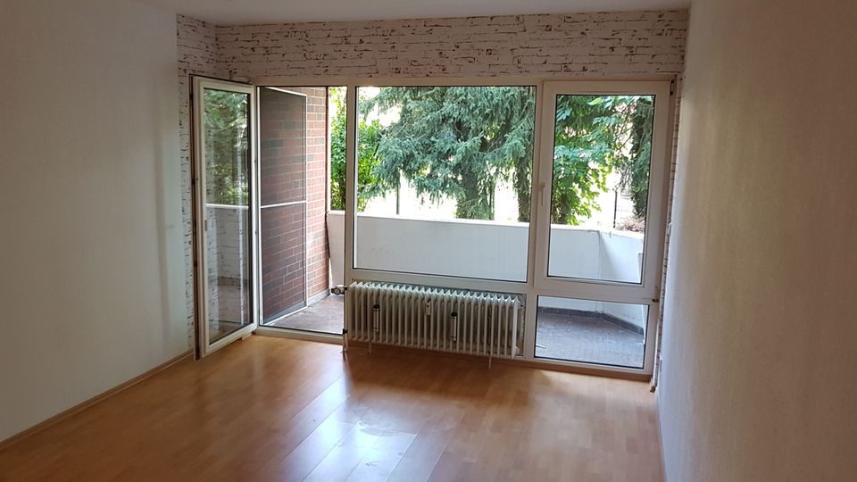 BONN BEUEL schöne, helle 2 Zimmer-ETW im EG ca. 45 m² Wfl. mit Balkon, Einbauküche u. TG-Stellplatz in Bonn