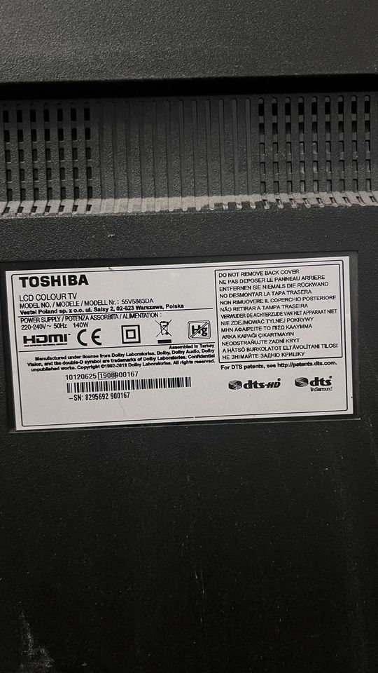 55 Zoll Fernseher von Toshiba mit passender Wandhalterung. in Berlin