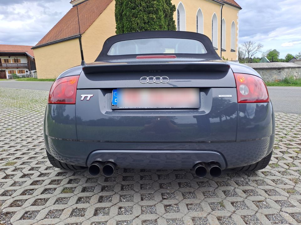 Audi TT Cabrio 1.8 Turbo Quattro in Irschenberg