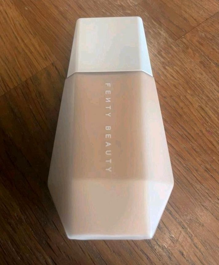 Fenty Beauty Eaze Drop Skin Tint Foundation Nr. 6 in Steinach