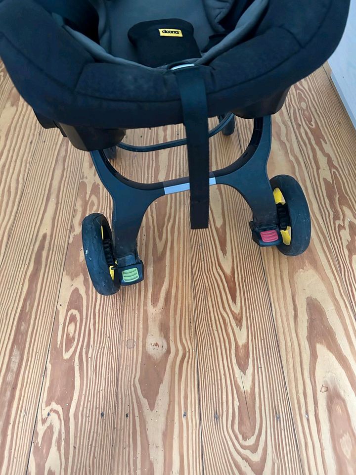 Donna Kinderwagen und maxicosi in Hamburg