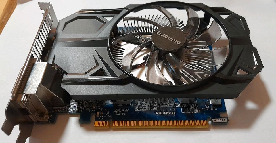 GIGABYTE GeForce GTX 750 Ti Grafikkarte (Windforce 1X, 2GB GDDR5, in Centrum