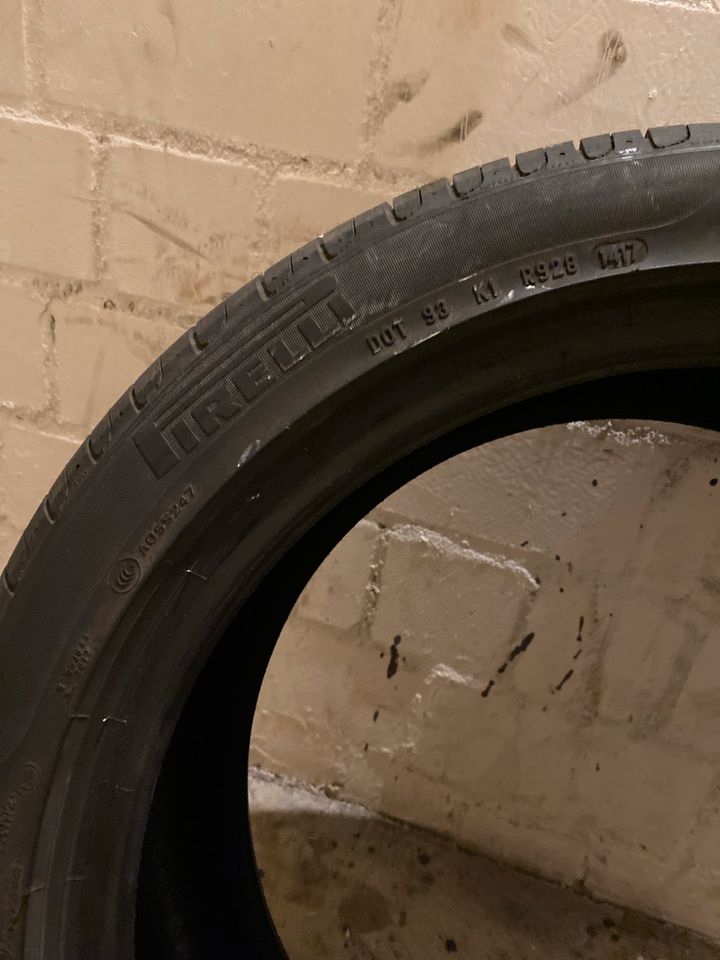 1 x Pirelli 225 45 R18W in Hamburg