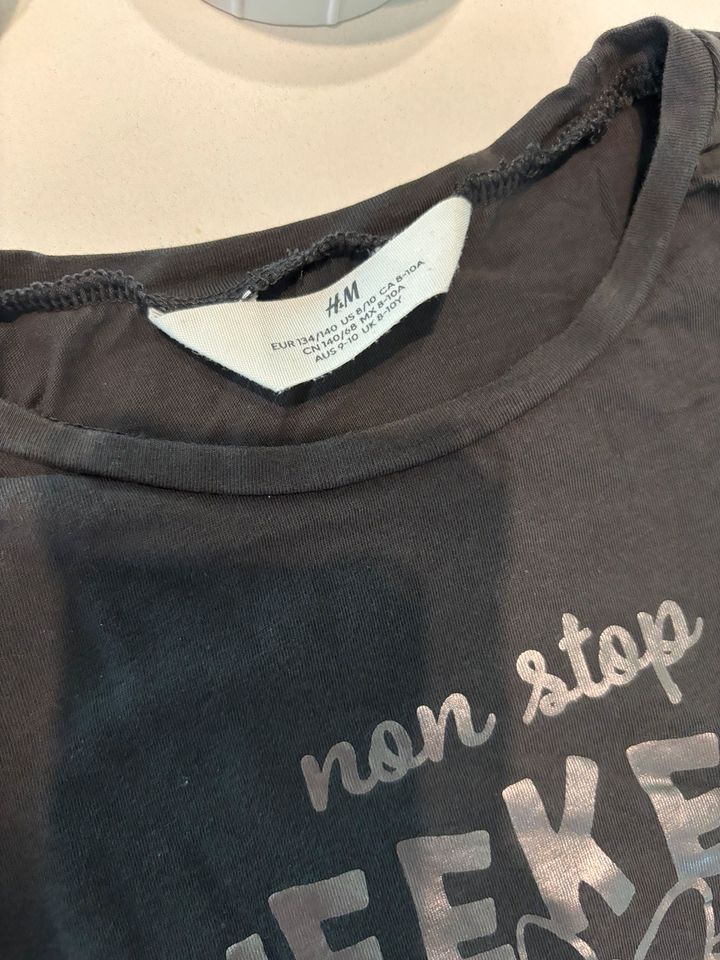 H&M T-Shirt / Shirt Gr. 134/140 ❤️ schwarz mit Einhorn in Neuwied