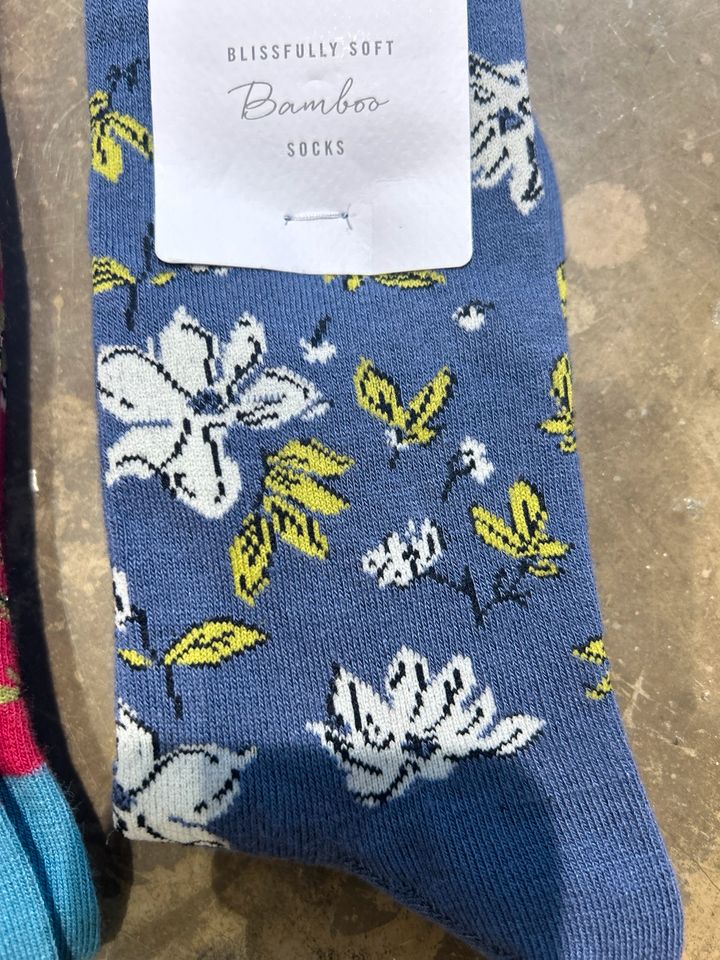 Thought Geschenkbox Frauen 3socken Blumen nachhaltige Mode in Köln