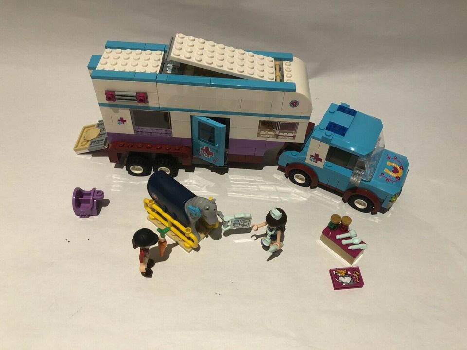 LEGO Friends Pferdeanhänger und Tierärztin 41125 in Didderse