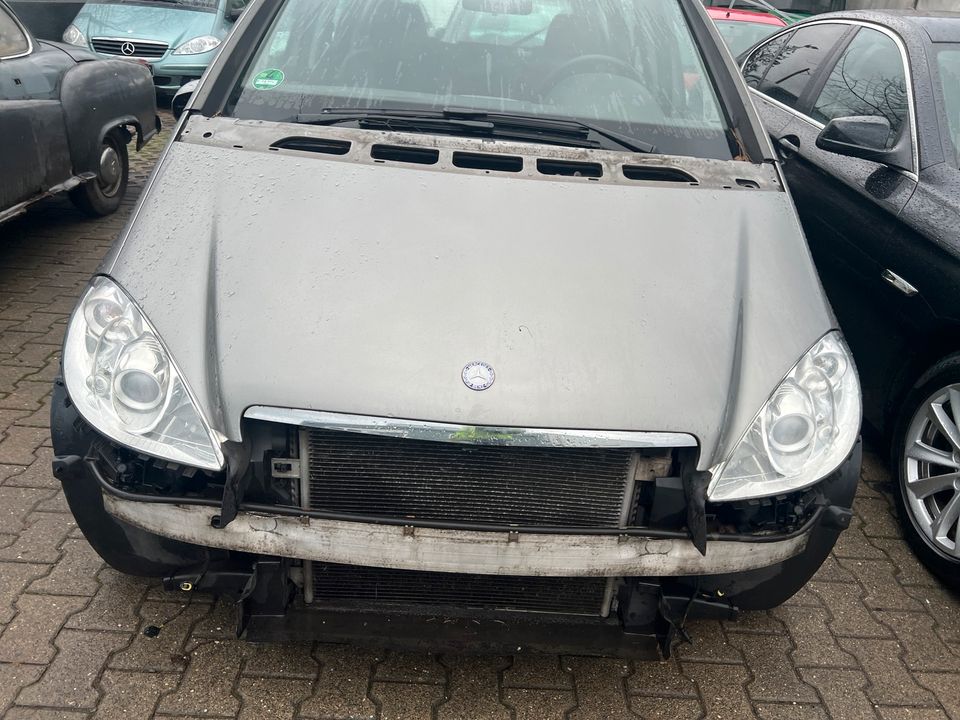 Mercedes W169 Farbe 748 Ersatzteile Karosserieteile schlachtfest in Köln Vogelsang