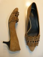 Spitze Pumps von Marc | beige hellbraun | Wildleder | Stiletto 40 Nordrhein-Westfalen - Leverkusen Vorschau