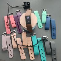 Fitbit Charge 2 mit vielen bunten Armbändern Köln - Godorf Vorschau