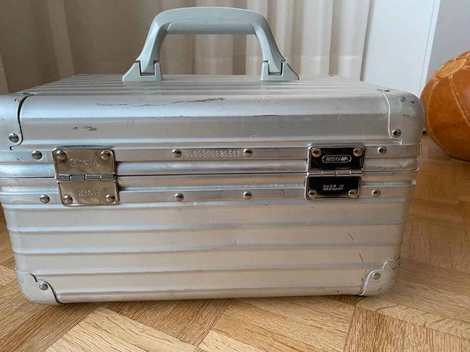 Rimowa Beauty Case , Koffer in Aalen