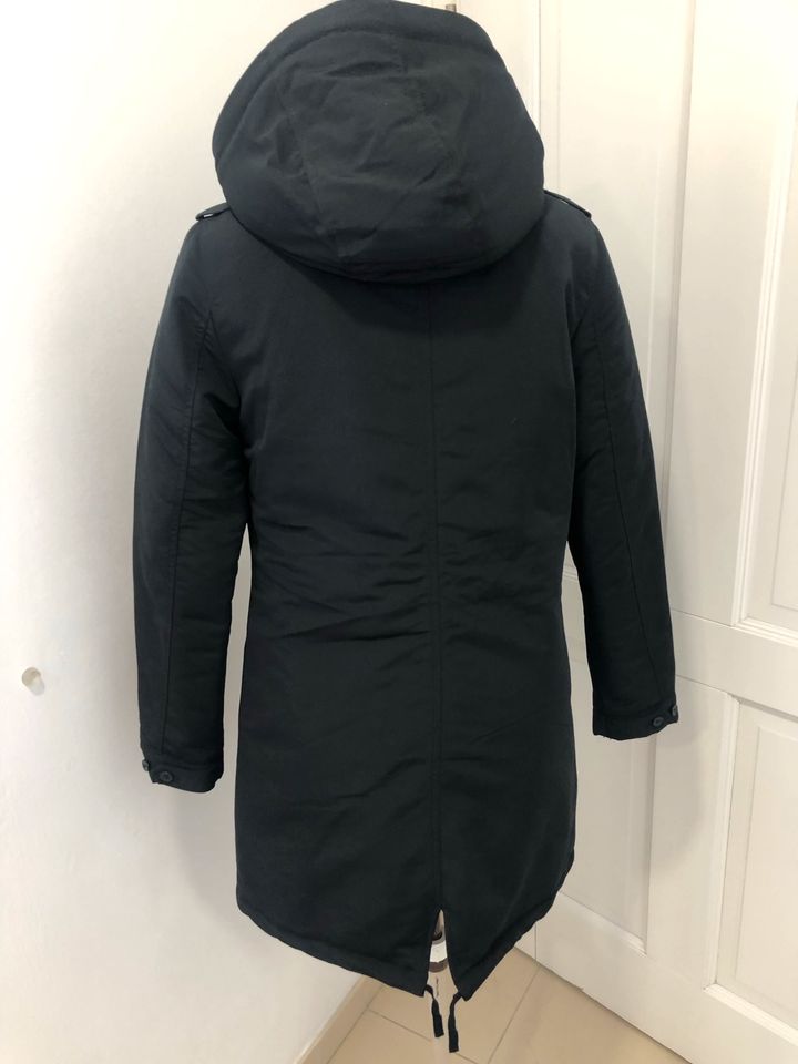 Guess Damen Winterjacke / Größe 38/40/Neuwertig in Alsdorf