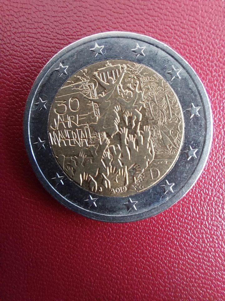 2 Euro und 1 Euro Münzen, Gedenkmünzen aus verschiedenen Ländern in Gosen-Neu Zittau