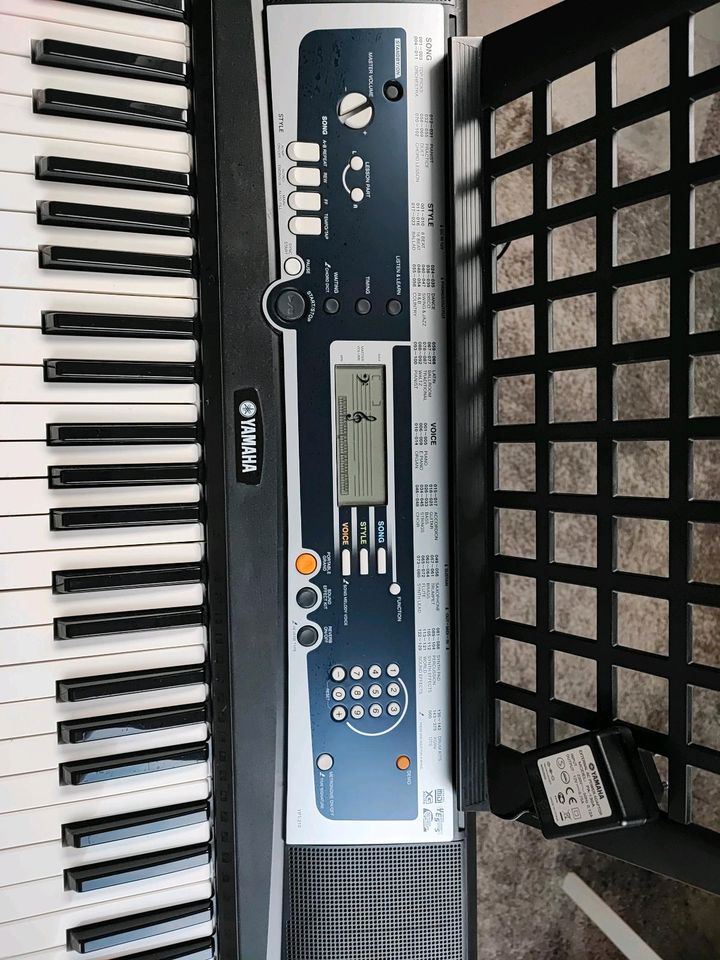 Yamaha Keyboard YPT-210 in Sundern (Sauerland)