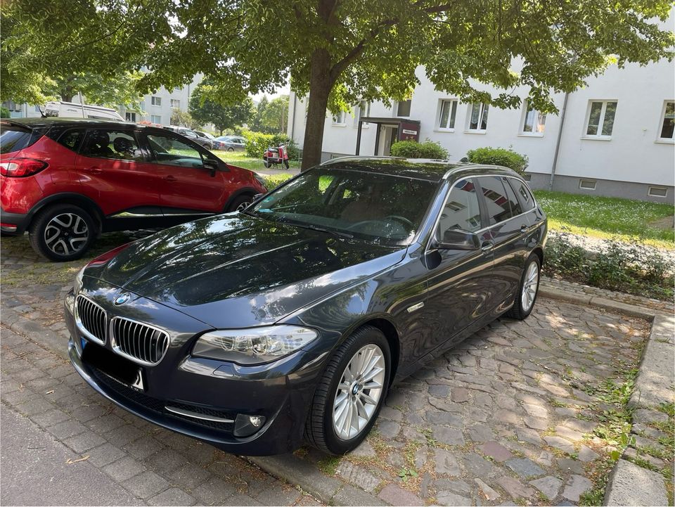 BMW f10/f11 530d Luxury Line Automatik, 8 fach, AHK in Magdeburg