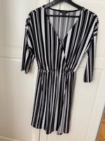 Kleid mit Schlitz Bayern - Roth Vorschau