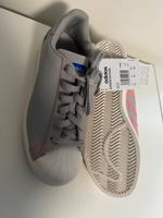 Adidas Superstars / Gr. 39 1/3 / Neu mit Etikett Nordrhein-Westfalen - Herdecke Vorschau