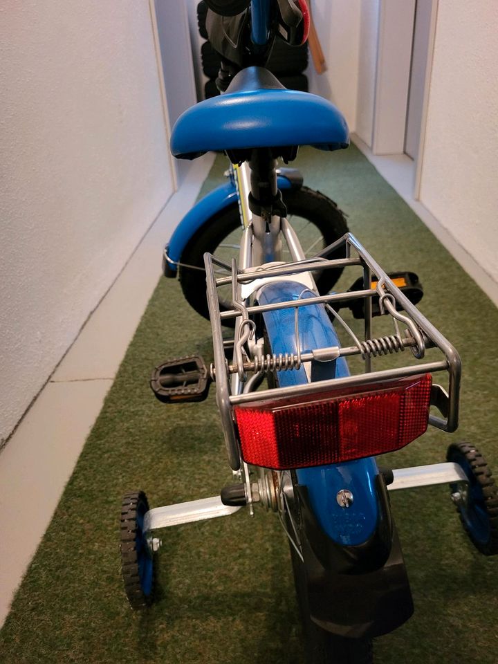 Kinderfahrrad mit Stützräder / Polizei in Leutenbach