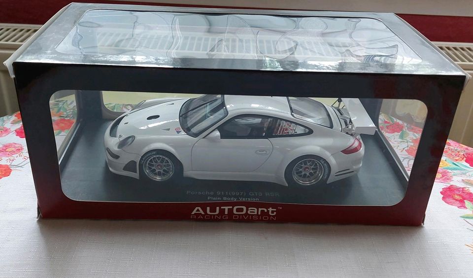 1:18 Porsche 911 977 gts rsr plain body Version ovp autoart in Berlin