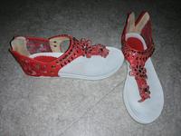 Rote Sandalen mit Blüten Blumen Blumenmuster Spitze Strass Bayern - Hof (Saale) Vorschau