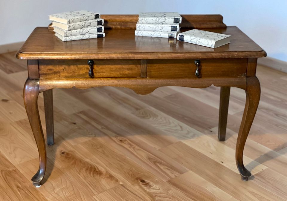 Schöner kleiner Chippendale Tisch Sideboard Konsolentisch in Berlin