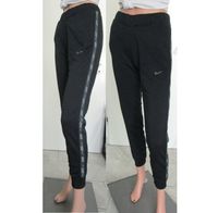 Nike Sportswear Tape Jogging-Hose Damen schwarz Logo Detail neuw. Nordrhein-Westfalen - Dinslaken Vorschau