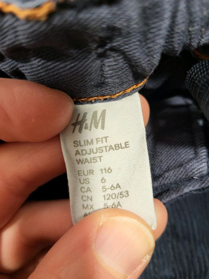 Cordhose Junge H&M 116 rot und blau in Westerkappeln