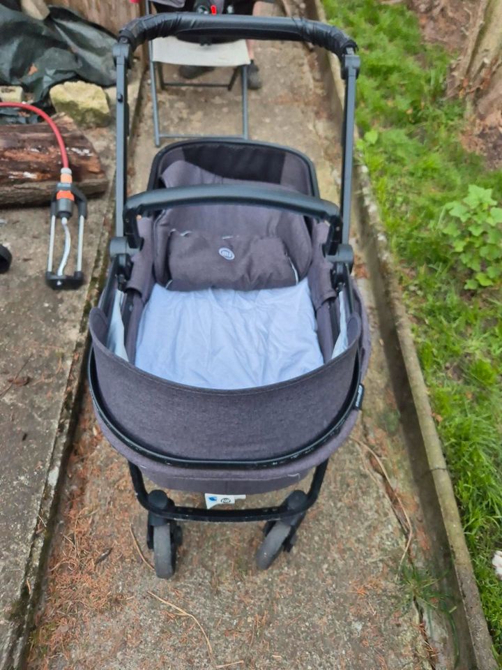 Kinderwagen mit Babyschale/Autoschale fillikid fill panther in Coburg