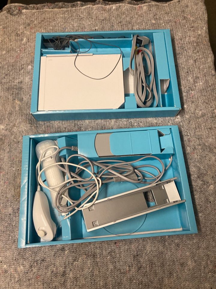 Nintendo Wii mit Zubehör in Gröbenzell