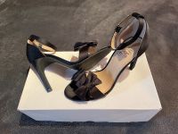 Bullboxer Riemchensandaletten Pumps High Heels schwarz Gr. 36 NEU Hessen - Hirzenhain Vorschau