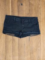 Schwarze Jeans Hot pants Glitzer Taschen gr 40 Brandenburg - Blankenfelde Vorschau