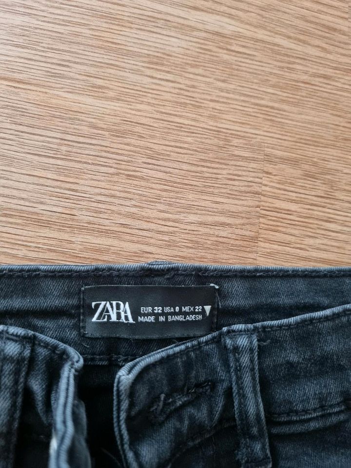 Wie Neu!! Jeans von ZARA gr.32 in Schwaikheim