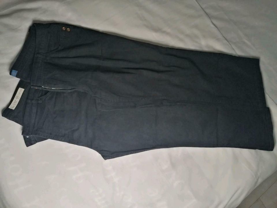 2 Jeans Hosen Gr. 50 schwarz 1x Arizona, weite Beine in Oranienburg