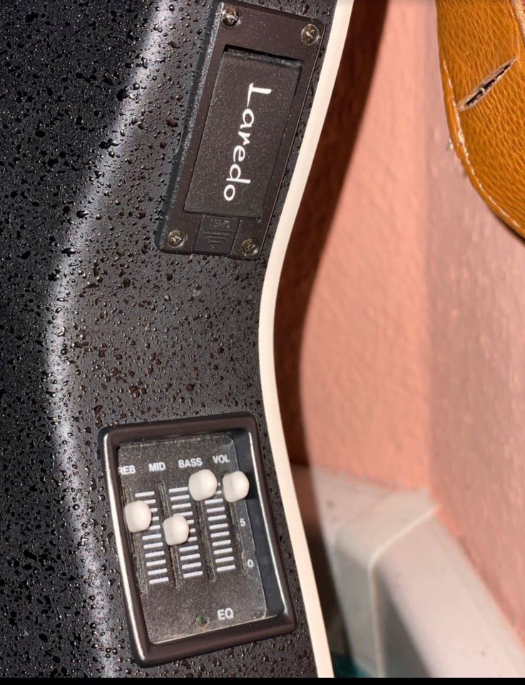 Laredo SP -300E Gitarre in Suhl