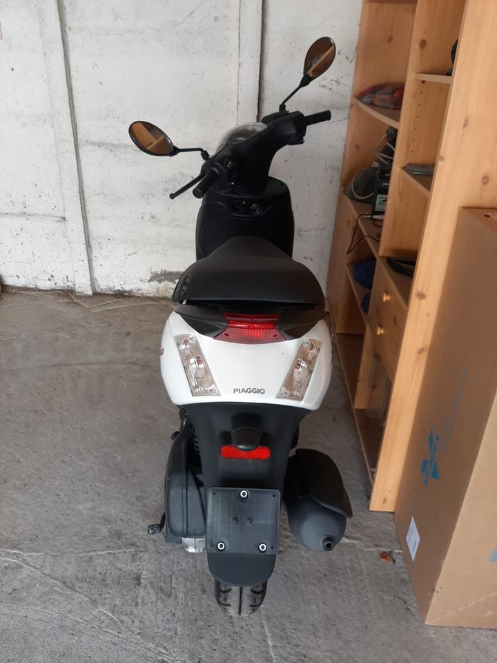 Motorroller Piaggio ZIP 50 Automatik in weiß in Jena