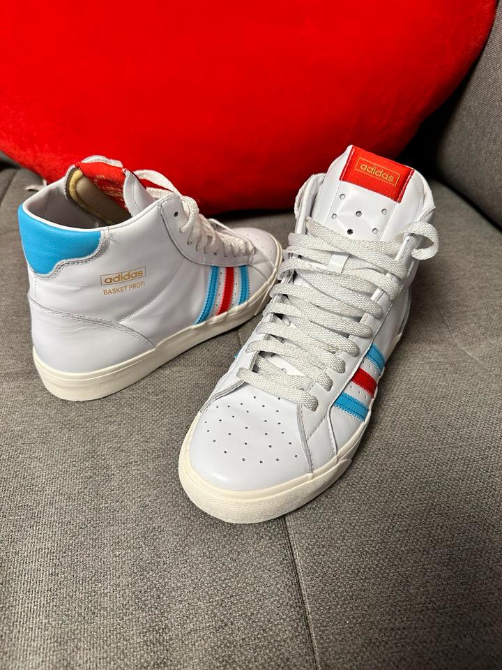 Adidas Basket Profi Schuhe Sneaker Sportschuhe Größe 42 in Landshut