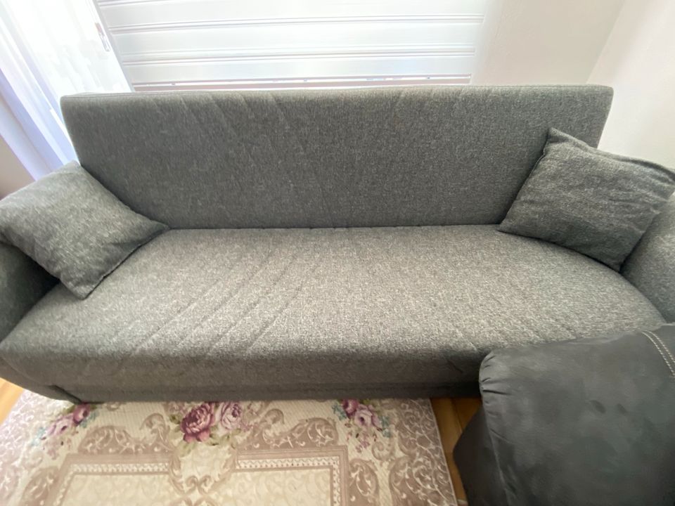 Sofa mit Schlaffunktion und Stauraum in Altena