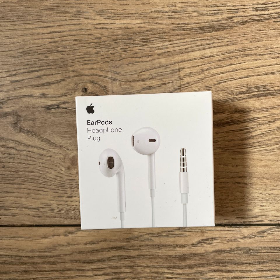 Apple Earpods Headphone Plug in Gustow