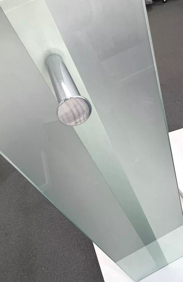 Ständer 135cm Weiß Glas Chrom Kleiderständer Verkaufsregal in Offenburg