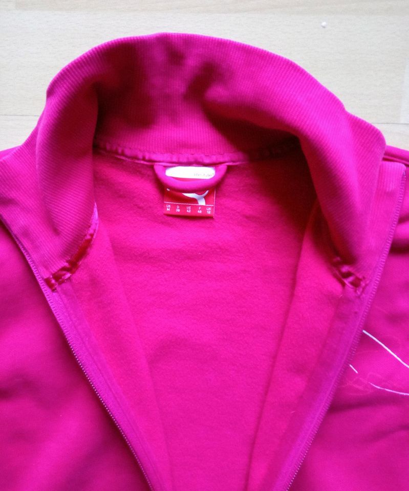 Sweatjacke von Puma, himbeer, Gr. 38, mit Reißverschluss in Neuenbürg