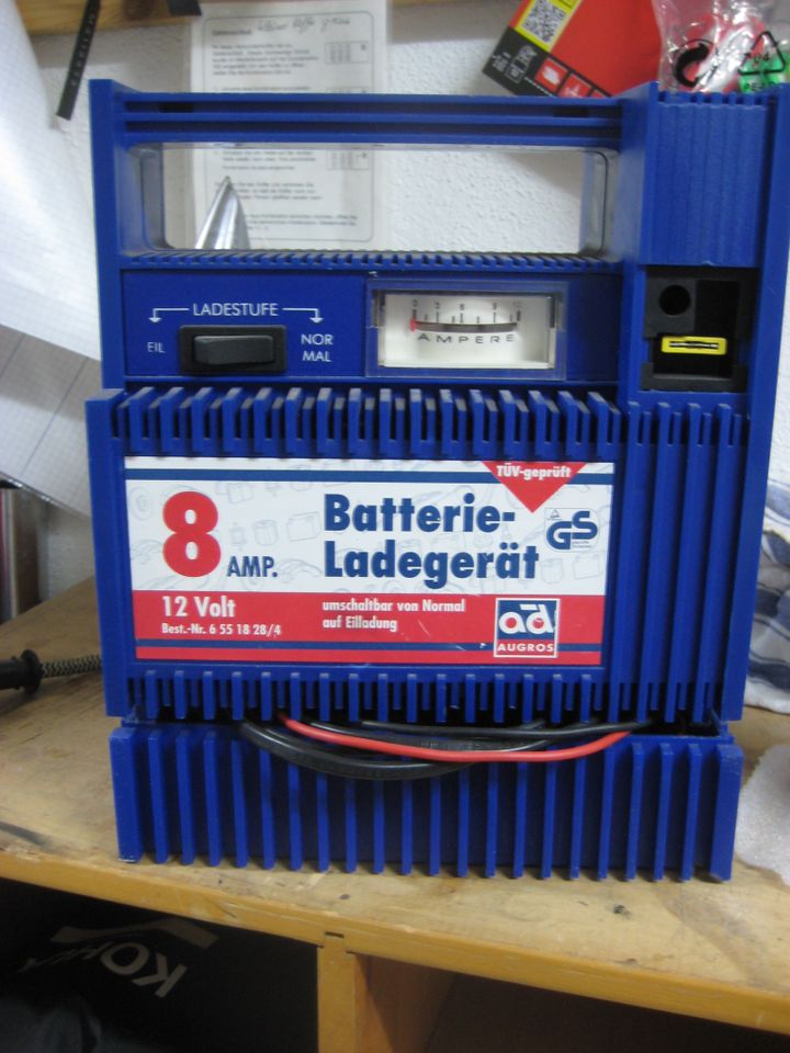 Autobatterieladegerät  8 A in Stephansposching