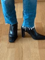 Kurze Stiefel Stiefeletten high heels G 37 Angela Falconi schwarz Kr. München - Ismaning Vorschau