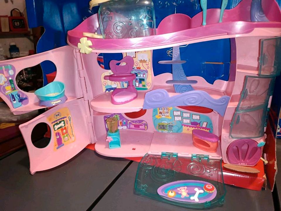 Littlest pet shop Adoptions Center in Bremen