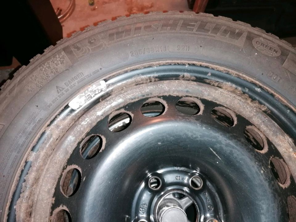 Winterreifen Michelin Alpin 205/60 R16 auf Stahlfelgen 6,5Jx16H2 in Barsinghausen