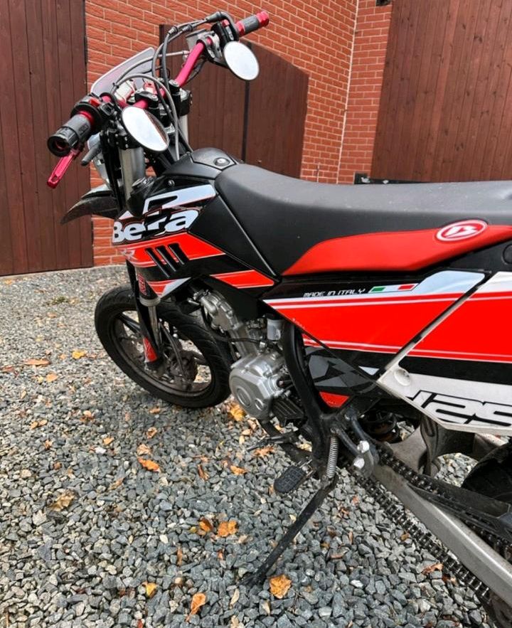 Beta RR 125 Akrapovic mit Zubehör keine KTM Husqvarna Honda in Nieheim