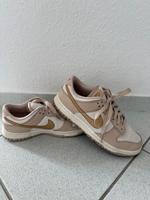 Nike Dunk niedrig Phantom goldmetallic / Schuhe / Damensneaker Hessen - Rodgau Vorschau