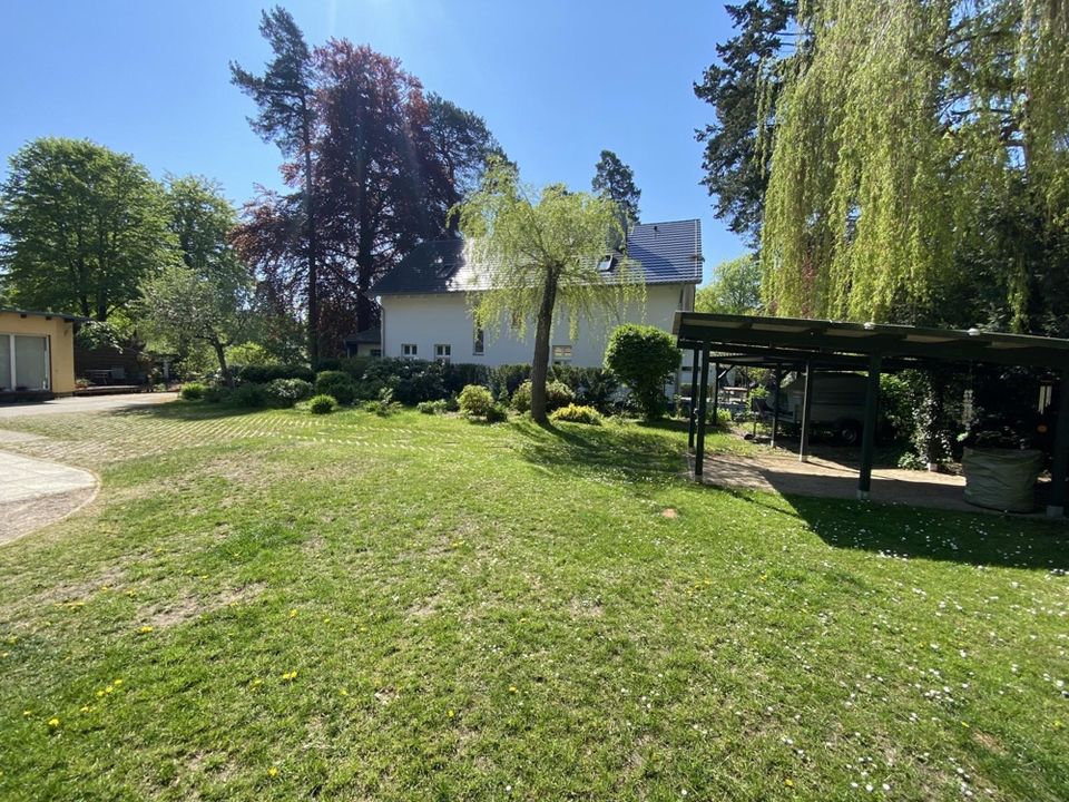 Stilvolle Villa mit Bungalow, Doppelcarport und großem Grundstück in idyllischer Lage zwischen Müritz Nationalpark und Müritz in Waren (Müritz)