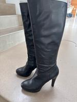 Lederstiefel schwarz Gr 39, Absatz 11cm EUR 45,— Bayern - Tutzing Vorschau
