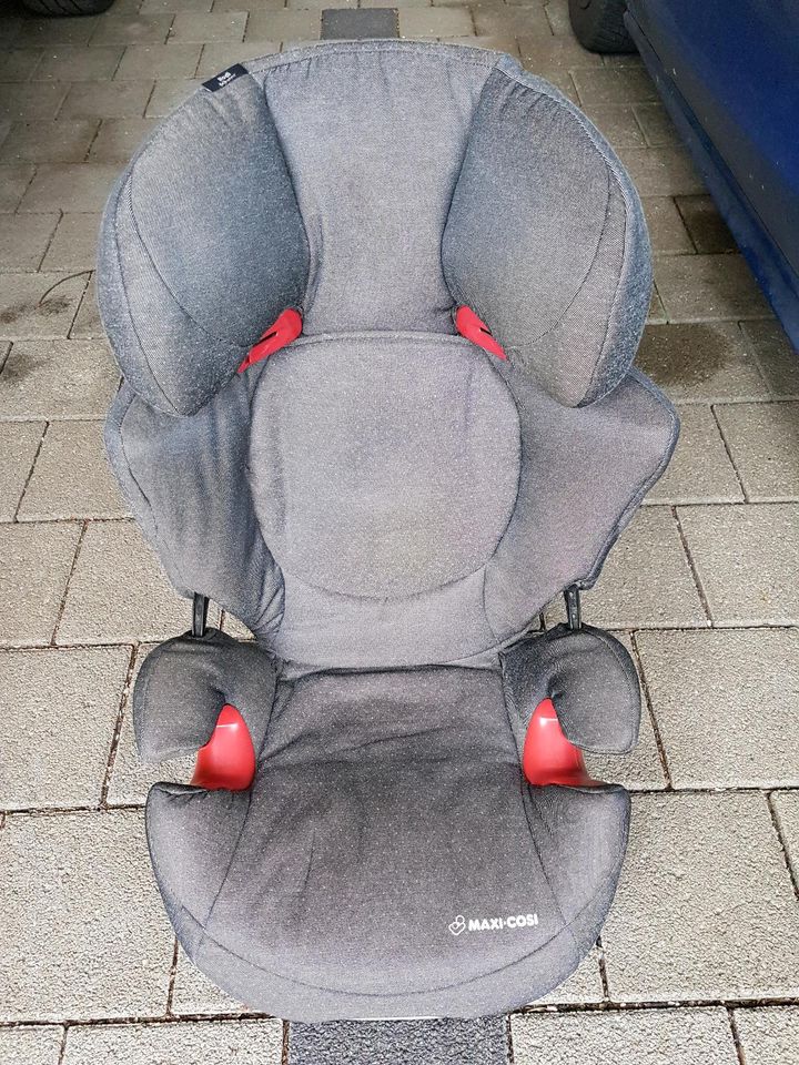 Maxi Cosi Kindersitz Autositz 15-36 kg in Gilching